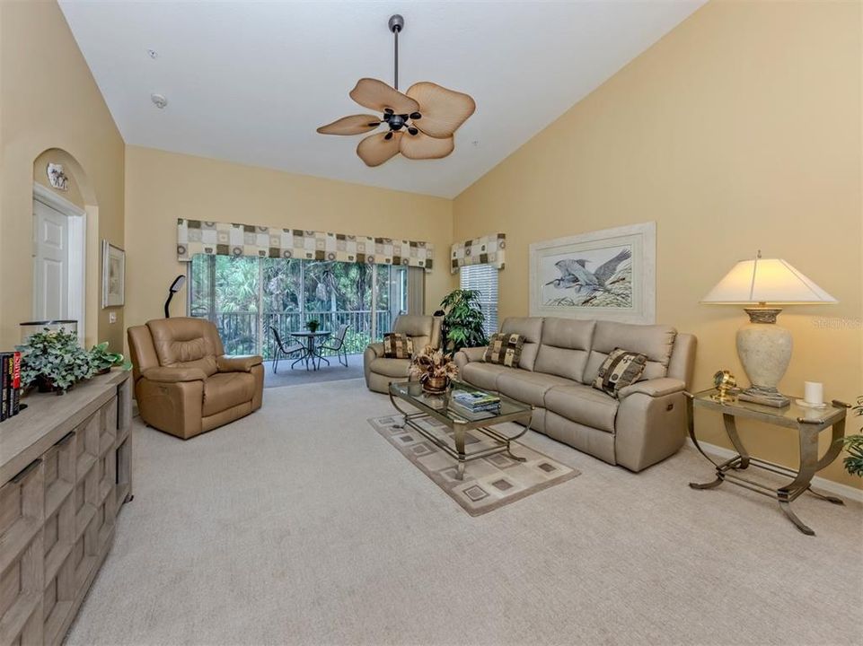 For Sale: $299,000 (2 beds, 2 baths, 1510 Square Feet)