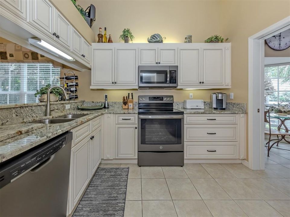 For Sale: $299,000 (2 beds, 2 baths, 1510 Square Feet)