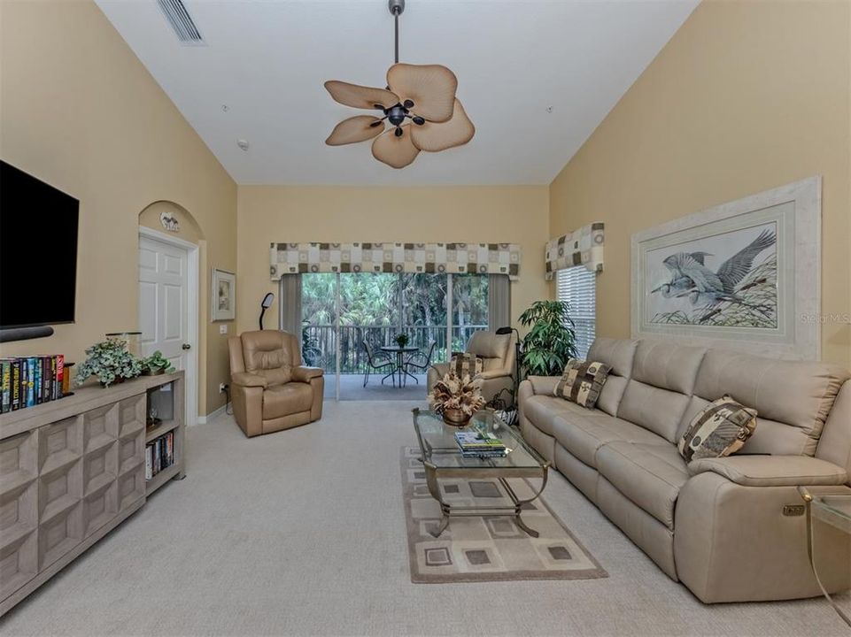 For Sale: $299,000 (2 beds, 2 baths, 1510 Square Feet)