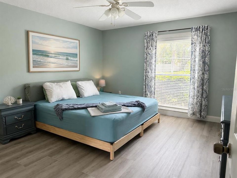 For Sale: $160,000 (1 beds, 1 baths, 670 Square Feet)