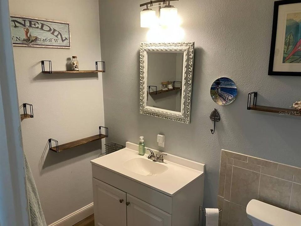 For Sale: $160,000 (1 beds, 1 baths, 670 Square Feet)