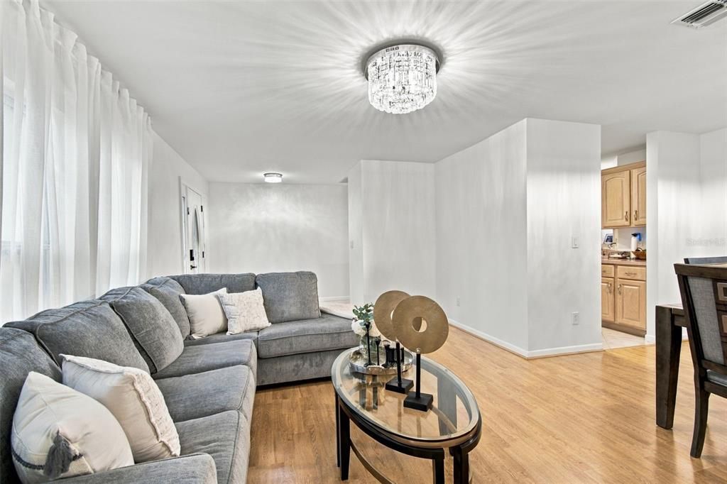 На продажу: $595,000 (3 спален, 2 ванн, 1464 Квадратных фут)