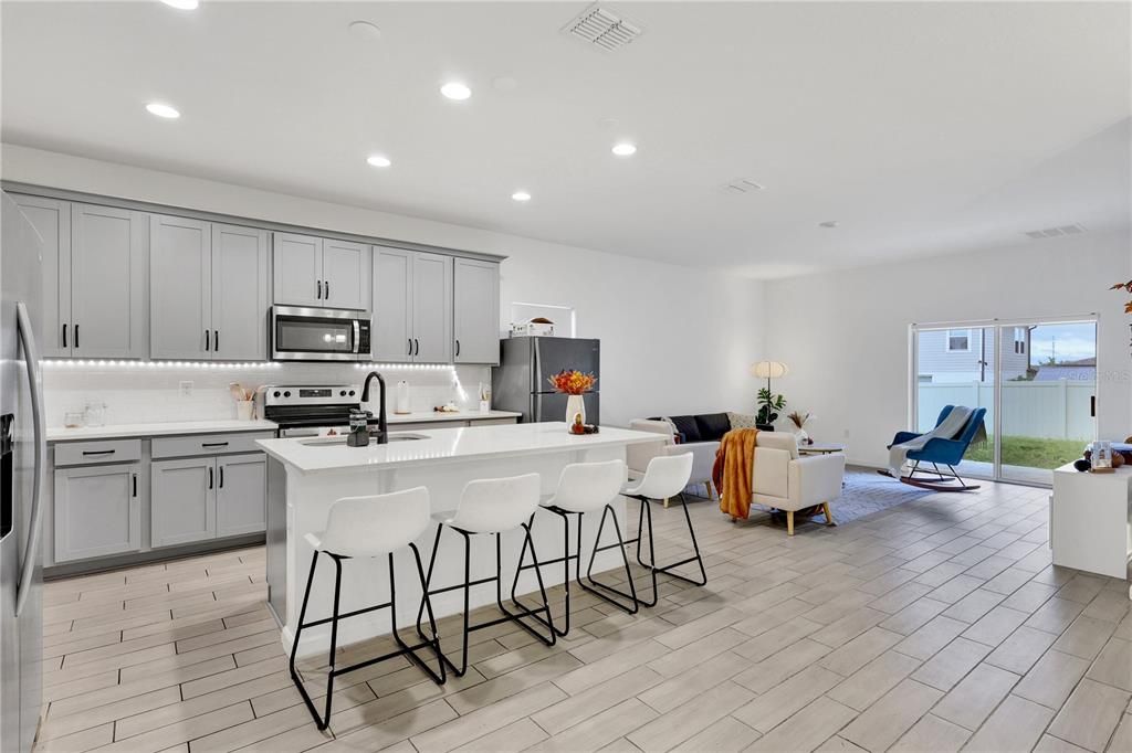 En Venta: $343,990 (4 camas, 2 baños, 2100 Pies cuadrados)