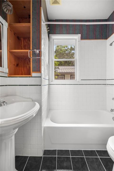 En Venta: $240,000 (3 camas, 2 baños, 1260 Pies cuadrados)