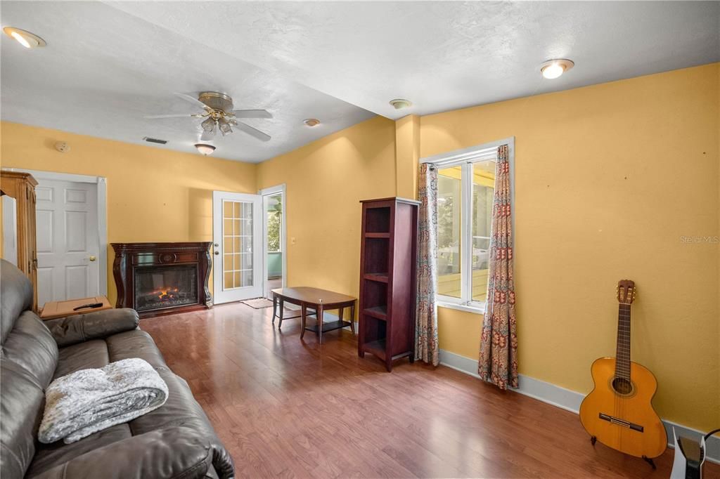 En Venta: $240,000 (3 camas, 2 baños, 1260 Pies cuadrados)