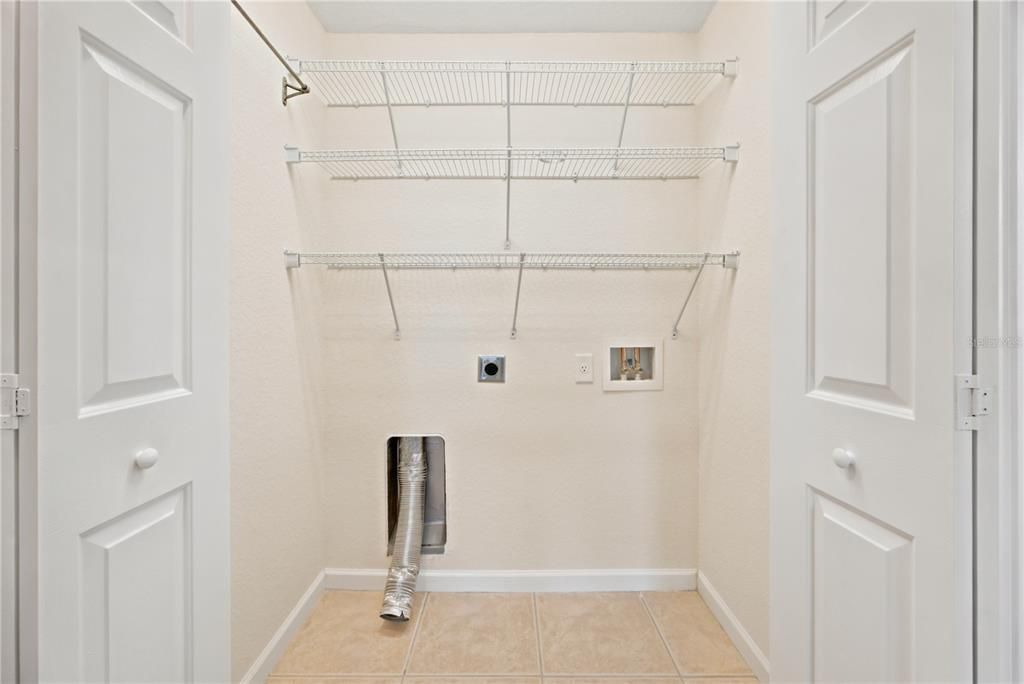 For Sale: $199,900 (2 beds, 2 baths, 1827 Square Feet)