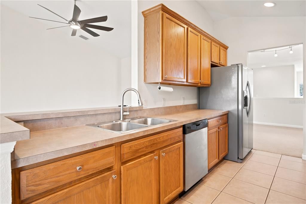 For Sale: $199,900 (2 beds, 2 baths, 1827 Square Feet)