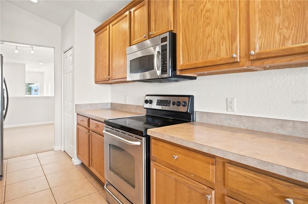 For Sale: $199,900 (2 beds, 2 baths, 1827 Square Feet)
