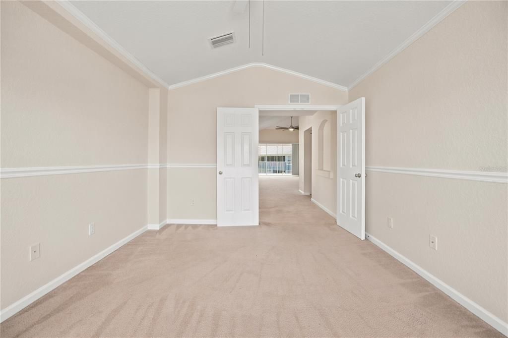 For Sale: $199,900 (2 beds, 2 baths, 1827 Square Feet)