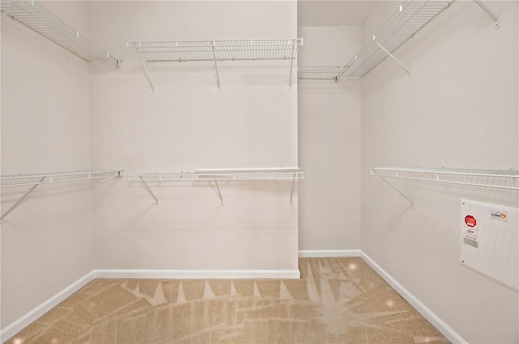 For Sale: $199,900 (2 beds, 2 baths, 1827 Square Feet)
