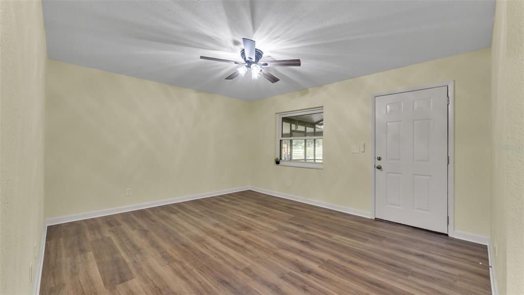 For Sale: $265,000 (3 beds, 1 baths, 1011 Square Feet)