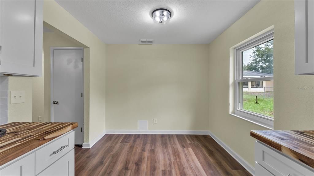 For Sale: $265,000 (3 beds, 1 baths, 1011 Square Feet)