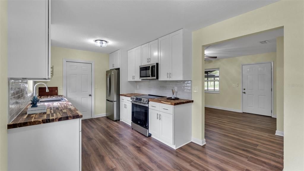 For Sale: $265,000 (3 beds, 1 baths, 1011 Square Feet)