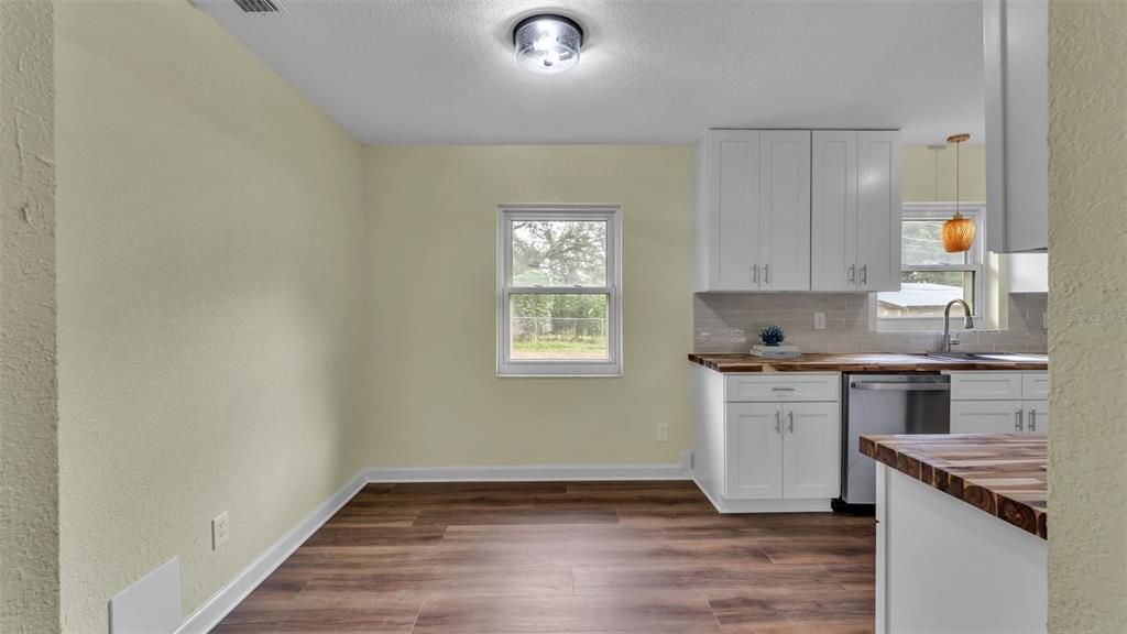 For Sale: $265,000 (3 beds, 1 baths, 1011 Square Feet)