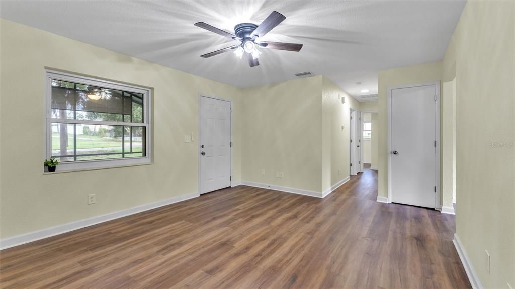 For Sale: $265,000 (3 beds, 1 baths, 1011 Square Feet)