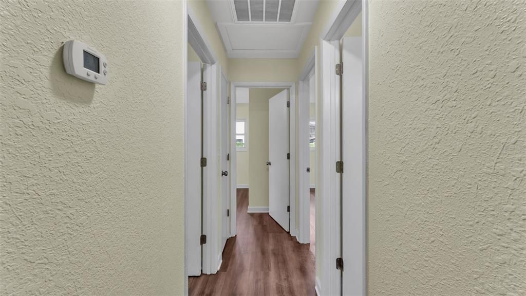 For Sale: $265,000 (3 beds, 1 baths, 1011 Square Feet)