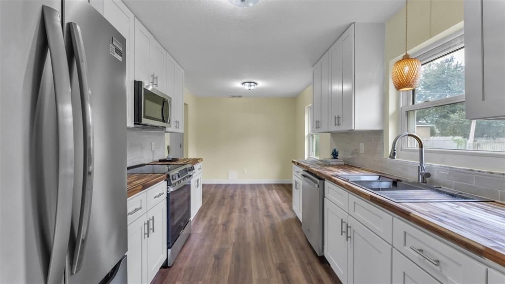 For Sale: $265,000 (3 beds, 1 baths, 1011 Square Feet)