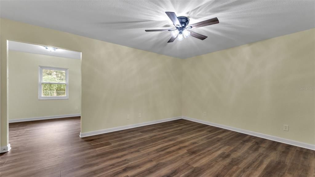 For Sale: $265,000 (3 beds, 1 baths, 1011 Square Feet)