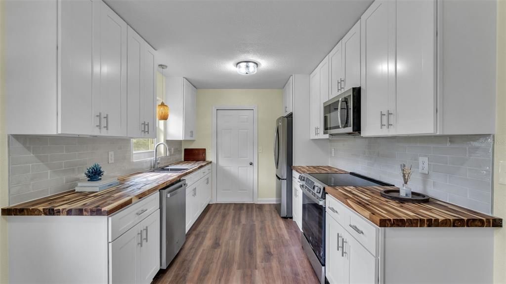 For Sale: $265,000 (3 beds, 1 baths, 1011 Square Feet)