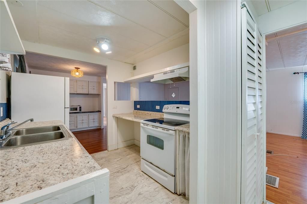 En Venta: $145,000 (2 camas, 2 baños, 984 Pies cuadrados)