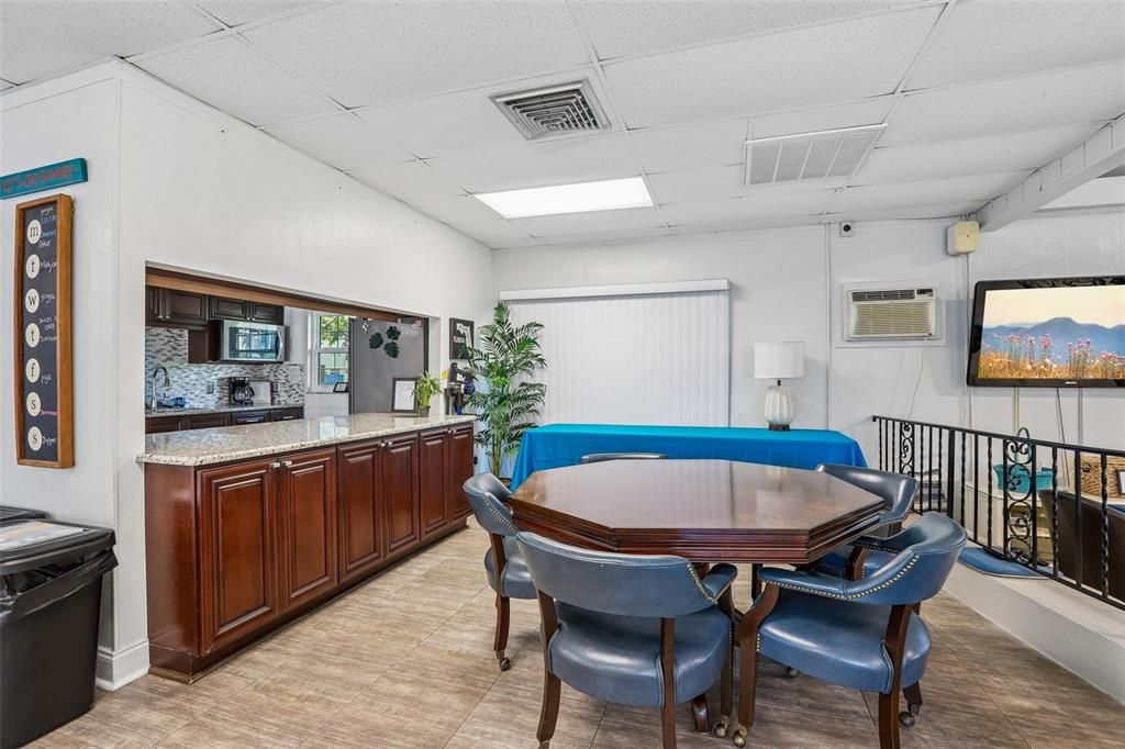 На продажу: $199,900 (2 спален, 2 ванн, 965 Квадратных фут)