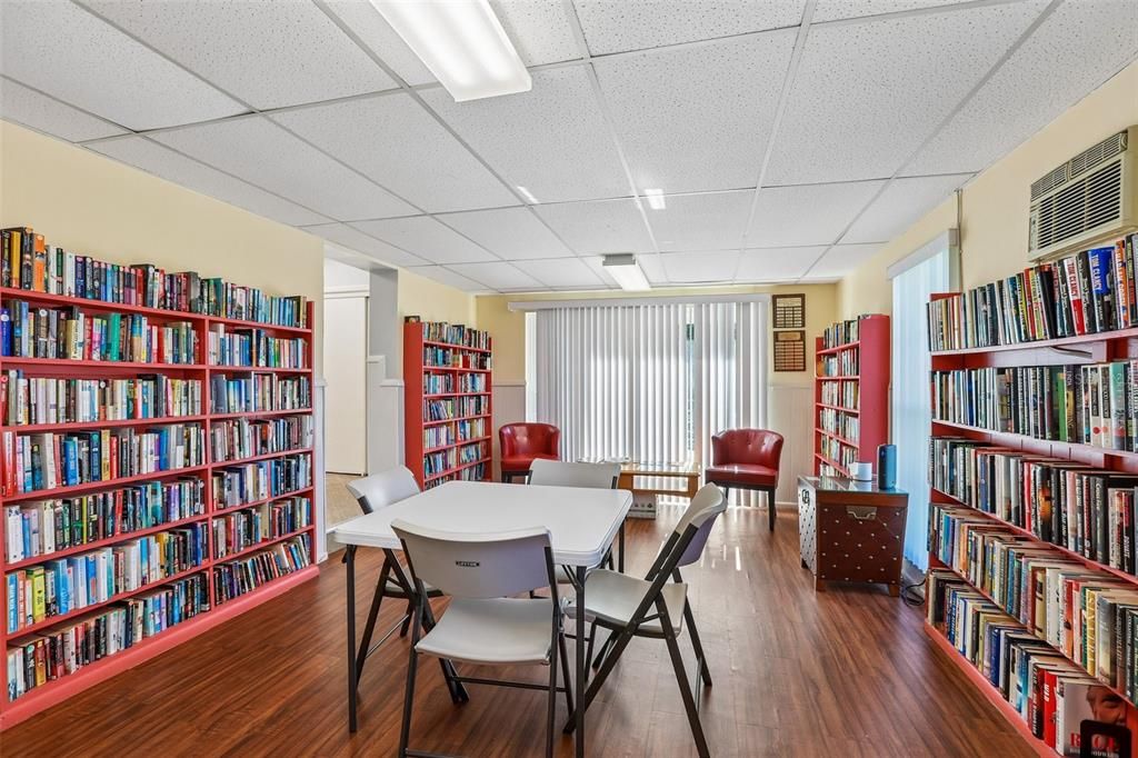 На продажу: $199,900 (2 спален, 2 ванн, 965 Квадратных фут)