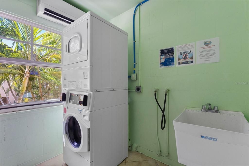 For Sale: $384,000 (1 beds, 1 baths, 735 Square Feet)