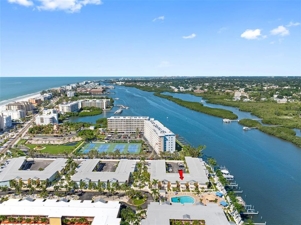 For Sale: $384,000 (1 beds, 1 baths, 735 Square Feet)
