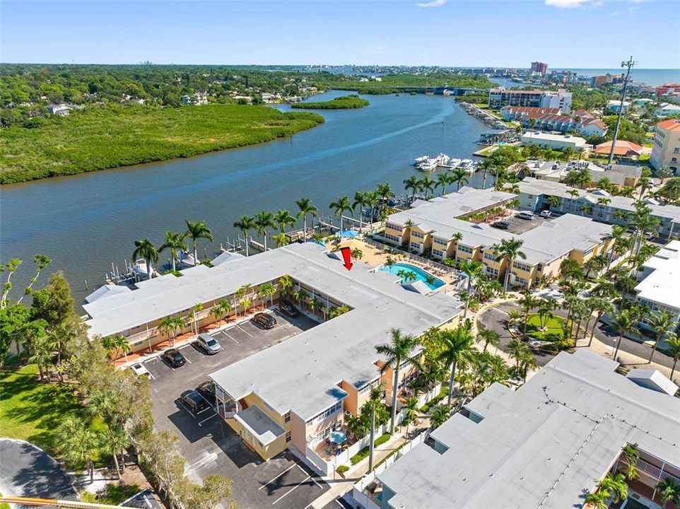 For Sale: $384,000 (1 beds, 1 baths, 735 Square Feet)