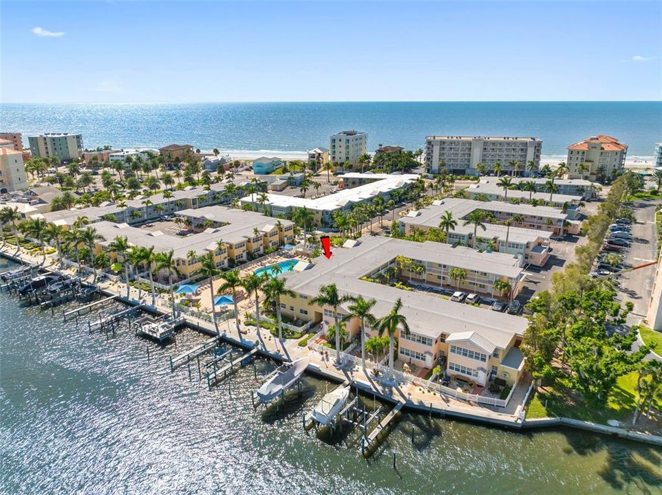 For Sale: $384,000 (1 beds, 1 baths, 735 Square Feet)