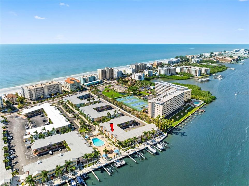 For Sale: $384,000 (1 beds, 1 baths, 735 Square Feet)