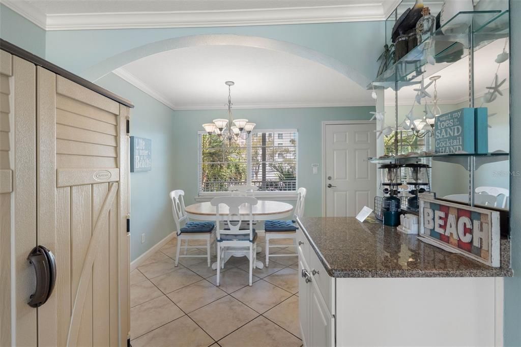 For Sale: $384,000 (1 beds, 1 baths, 735 Square Feet)
