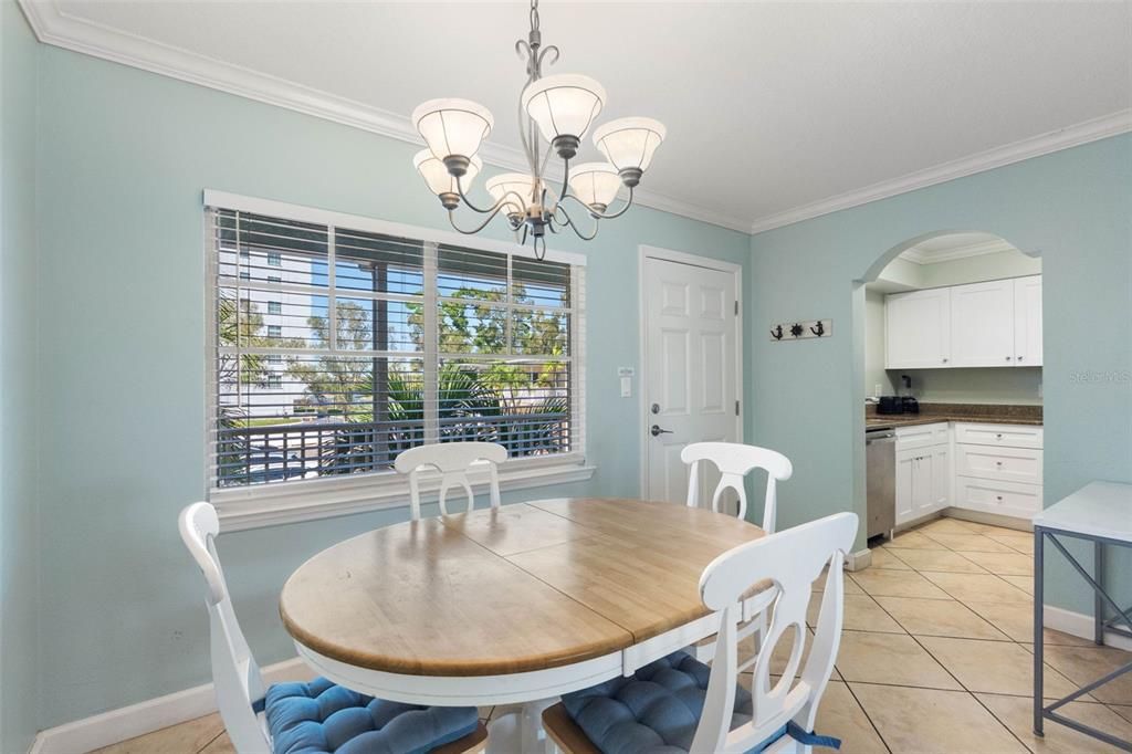 For Sale: $384,000 (1 beds, 1 baths, 735 Square Feet)