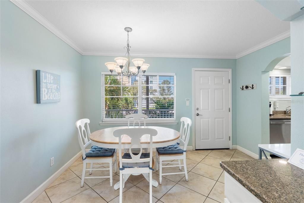 For Sale: $384,000 (1 beds, 1 baths, 735 Square Feet)