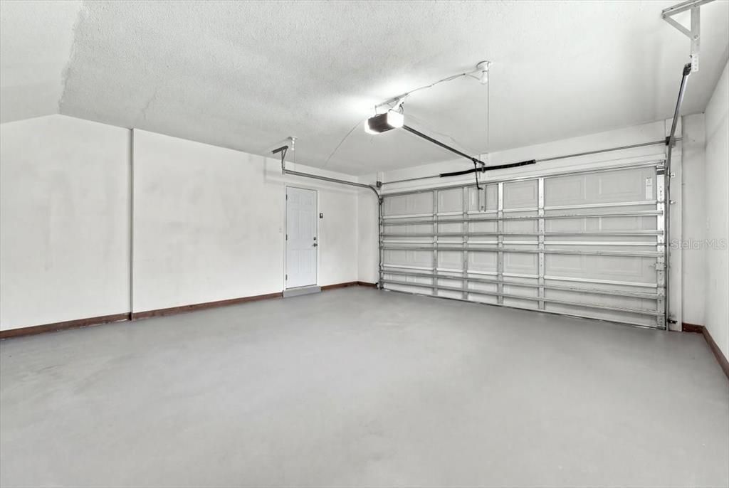 Под контрактом: $475,000 (4 спален, 2 ванн, 2304 Квадратных фут)