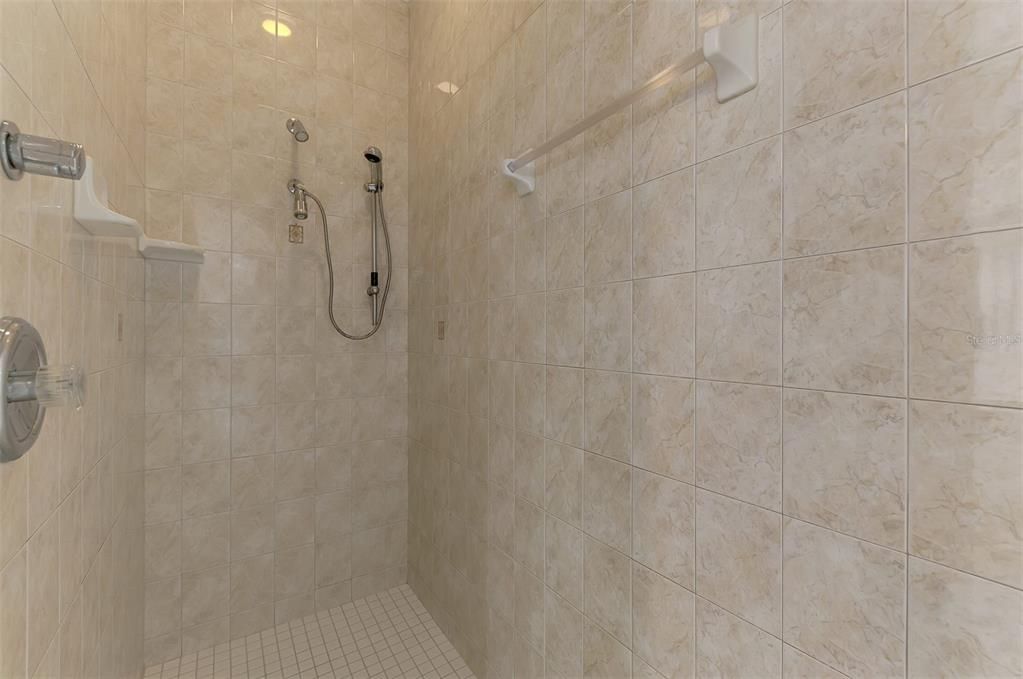 На продажу: $439,700 (3 спален, 2 ванн, 2483 Квадратных фут)