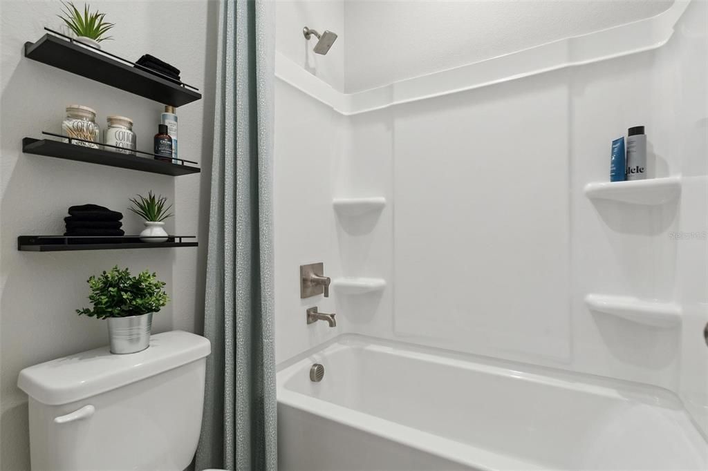 На продажу: $364,990 (4 спален, 3 ванн, 2407 Квадратных фут)