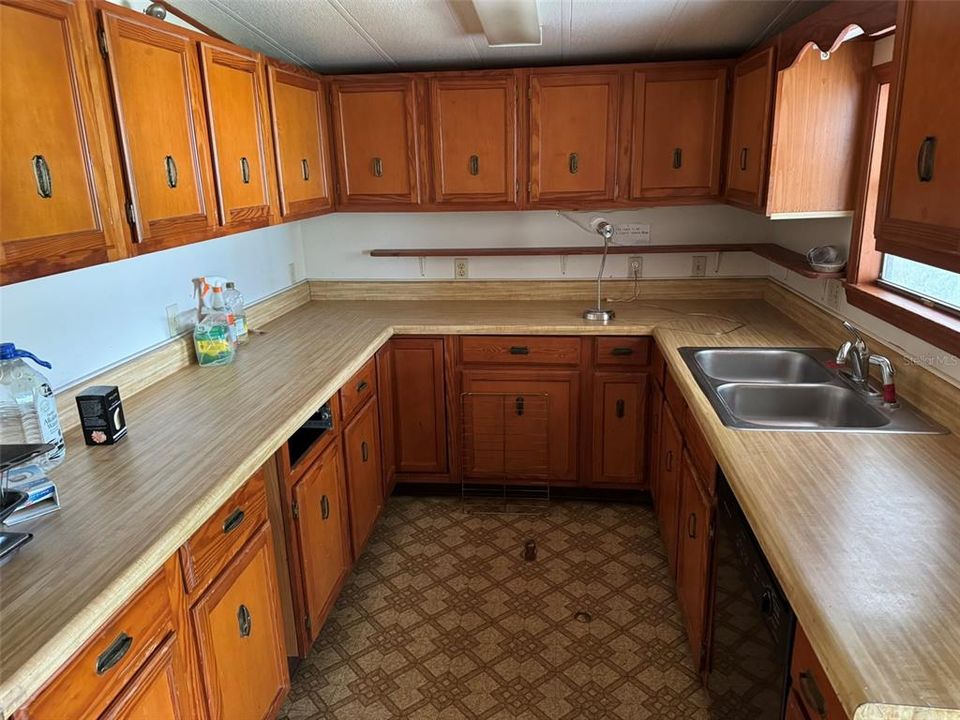 На продажу: $99,900 (2 спален, 2 ванн, 1252 Квадратных фут)