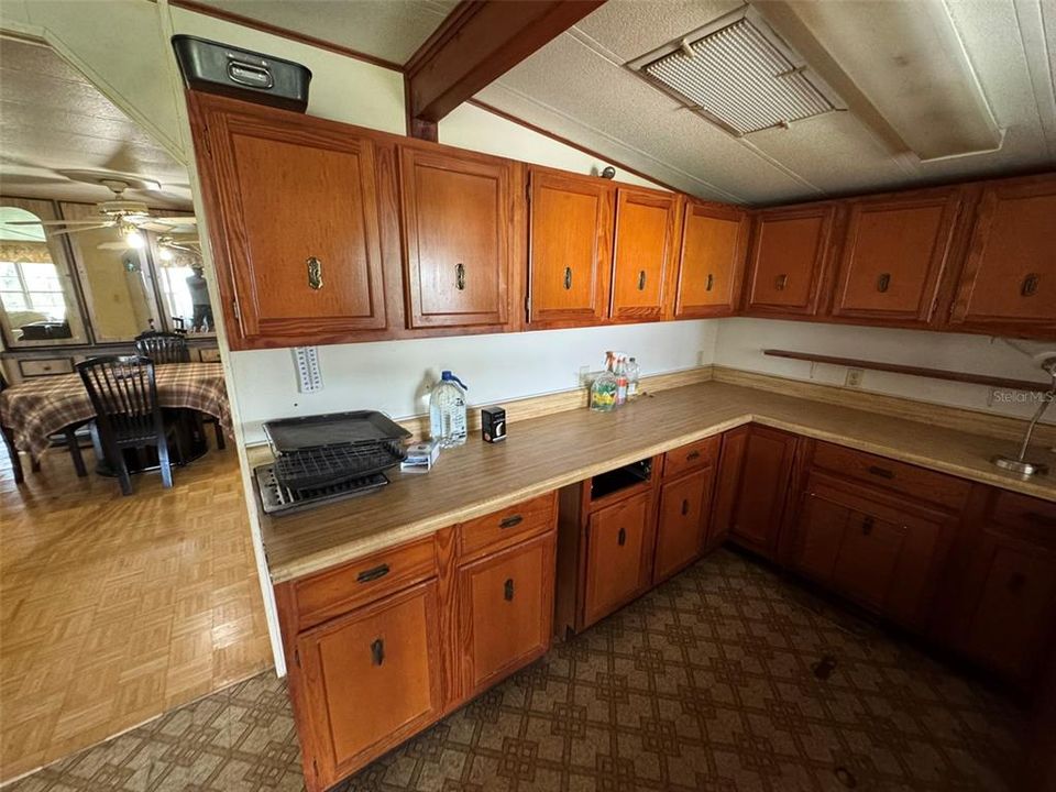 На продажу: $99,900 (2 спален, 2 ванн, 1252 Квадратных фут)
