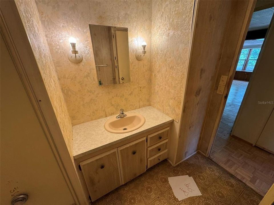 На продажу: $99,900 (2 спален, 2 ванн, 1252 Квадратных фут)