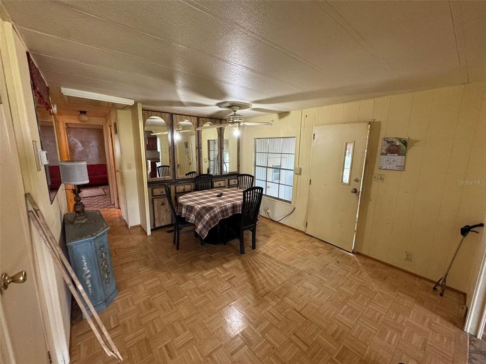 На продажу: $99,900 (2 спален, 2 ванн, 1252 Квадратных фут)