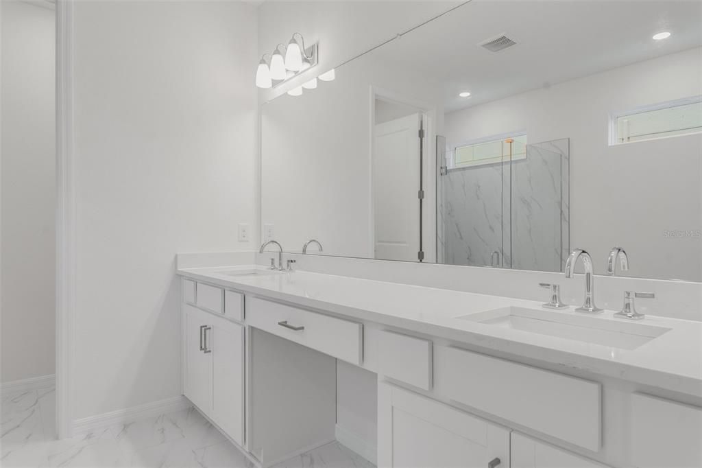 На продажу: $669,990 (5 спален, 3 ванн, 3550 Квадратных фут)