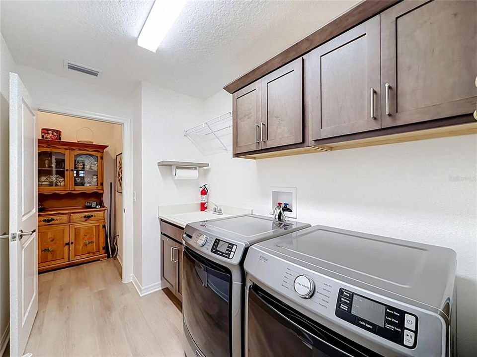 For Sale: $484,900 (3 beds, 2 baths, 1949 Square Feet)