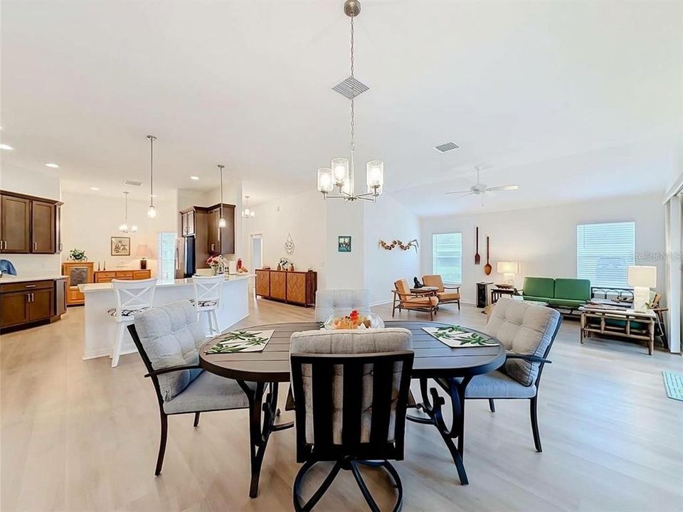 For Sale: $484,900 (3 beds, 2 baths, 1949 Square Feet)
