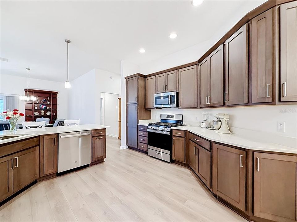 For Sale: $484,900 (3 beds, 2 baths, 1949 Square Feet)
