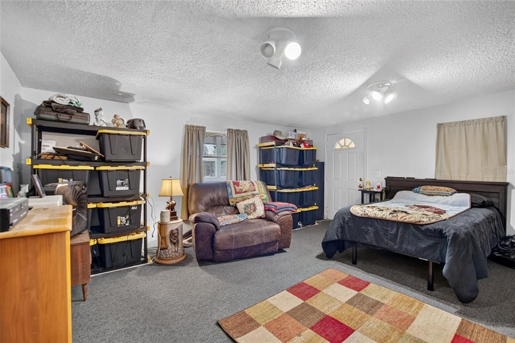 Activo con contrato: $299,900 (3 camas, 2 baños, 1665 Pies cuadrados)