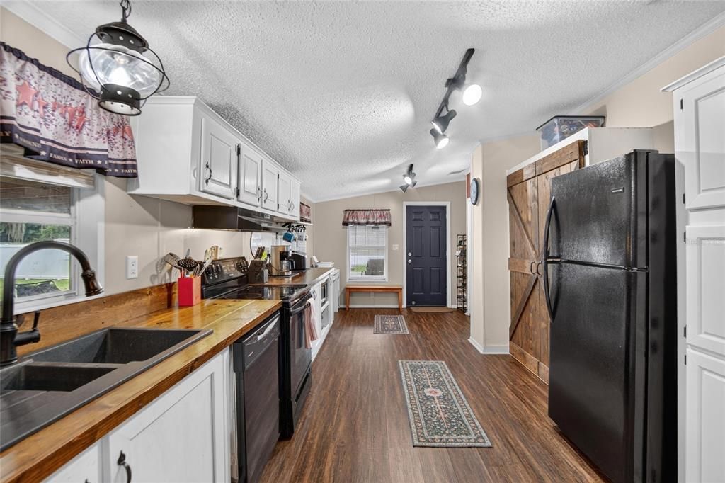 Activo con contrato: $299,900 (3 camas, 2 baños, 1665 Pies cuadrados)