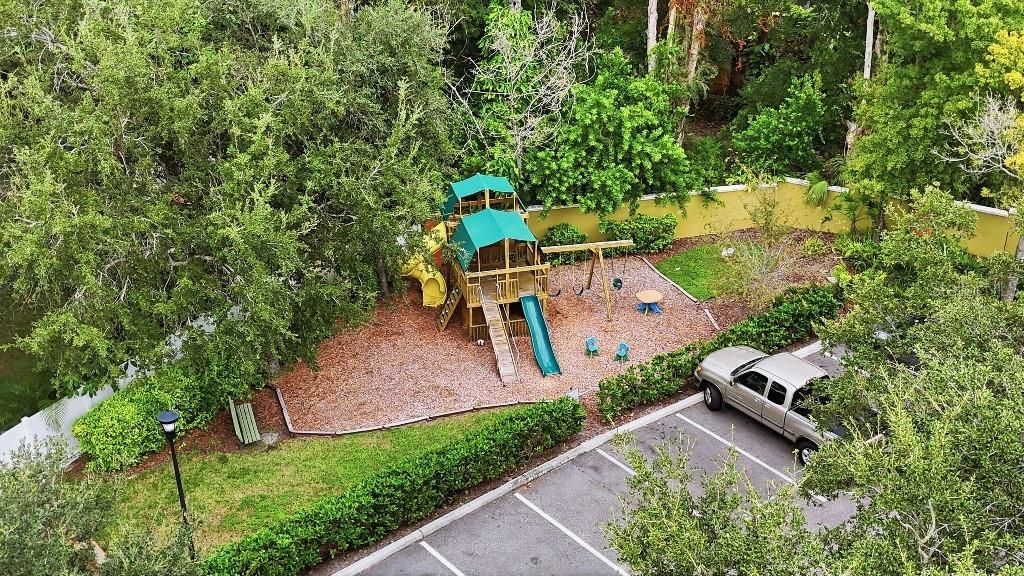 На продажу: $305,000 (2 спален, 2 ванн, 1242 Квадратных фут)