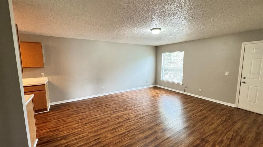 For Rent: $1,599 (3 beds, 2 baths, 2560 Square Feet)