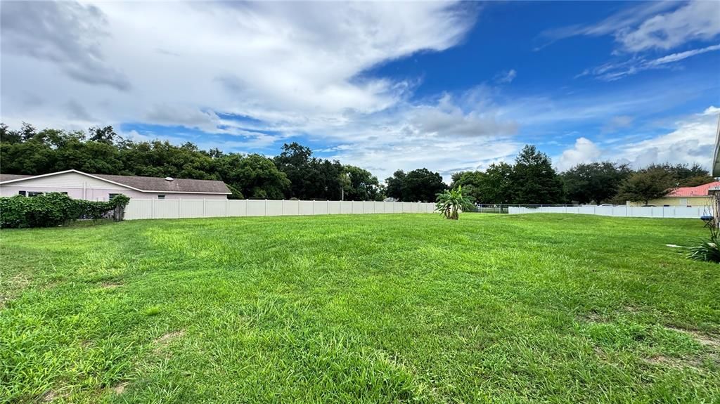 For Rent: $1,599 (3 beds, 2 baths, 2560 Square Feet)